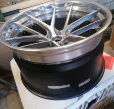 22" Niche Forged Velg - Extreme Breed | Meerkleurig | Showmodel | Decoratie