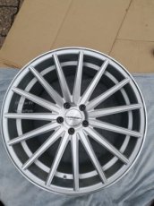 Vossen VFS2 VFS22095511240SP 9.5x20 20" Vossen VFS-2 Velg 20x9.5 - 5x112 ET40 | Silver Polished | Show